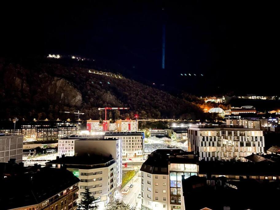 Casco Antiguo, Balcon Vistas, 10Pax+3Parking Apartman Andorra la Vella Kültér fotó