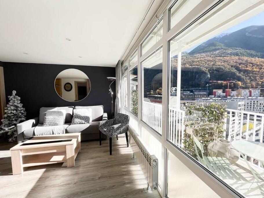 Casco Antiguo, Balcon Vistas, 10Pax+3Parking Apartman Andorra la Vella Kültér fotó