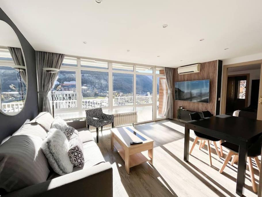 Casco Antiguo, Balcon Vistas, 10Pax+3Parking Apartman Andorra la Vella Kültér fotó